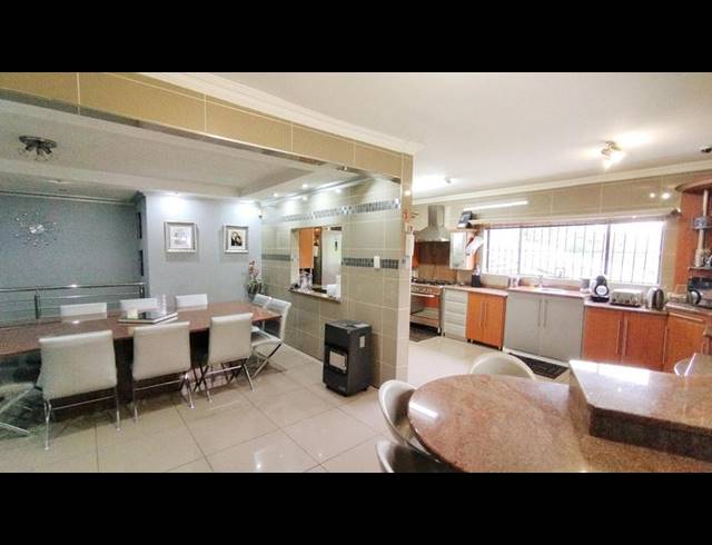 5 BEDROOM HOUSE FOR SALE IN MONTROSE